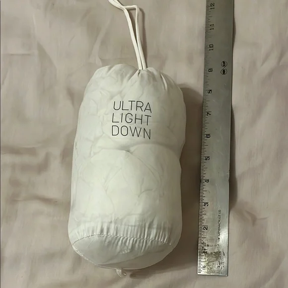 Women's Uniqlo Cream Down Jacket - Picture 7 of 7